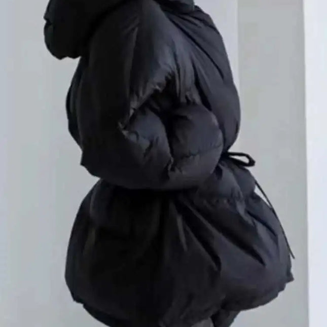 LANMREM High End Black Winter Down Coats Women Hooded Belt Gathered Waist Warm Jackets Fashion 2025 New Clothing 2AA4243